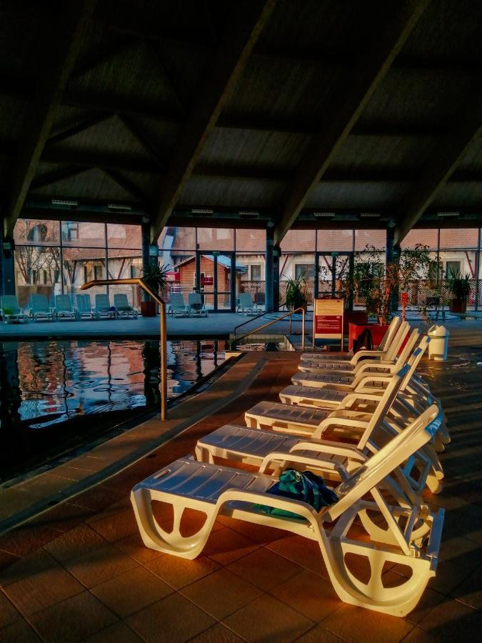 Hotel Kumania Kisujszallas ภายนอก รูปภาพ